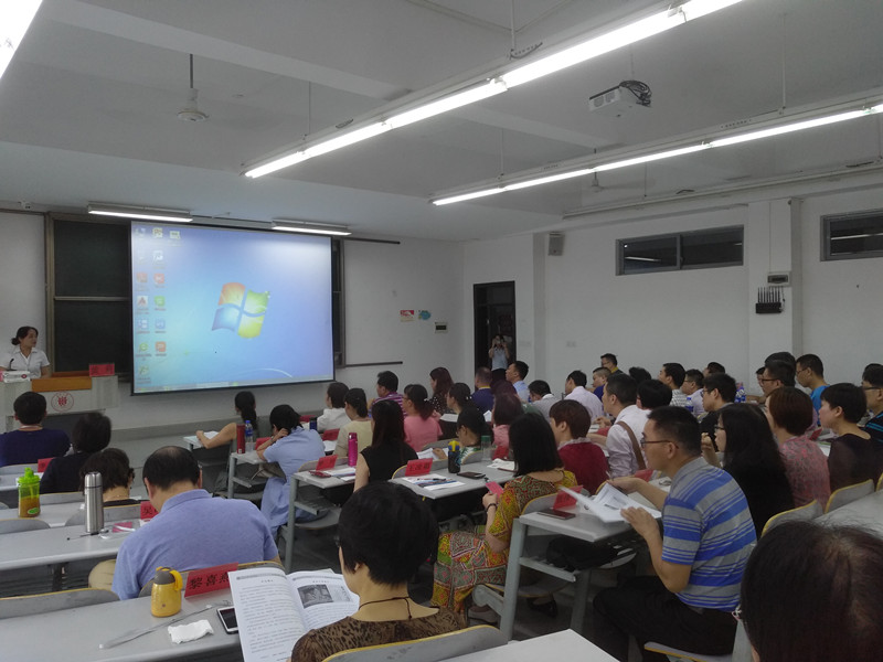 广东南海第六人民医院领导干部在贵州大学高培中心培训中的授课现场